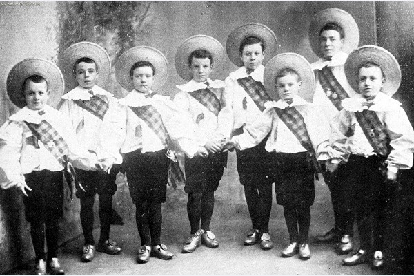 Eight-Lancashire-Lads-clog-dancing-troupe